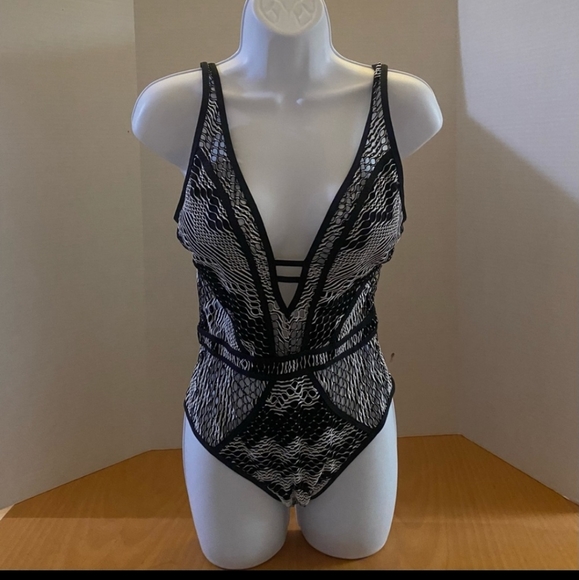 NEW BECCA Reveal Show & Tell Plunge Swimsuit - Picture 4 of 7